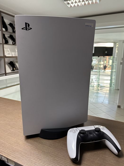 Play Station 5  Disc 825 GB un joystick Amanet Vintagegold Roman