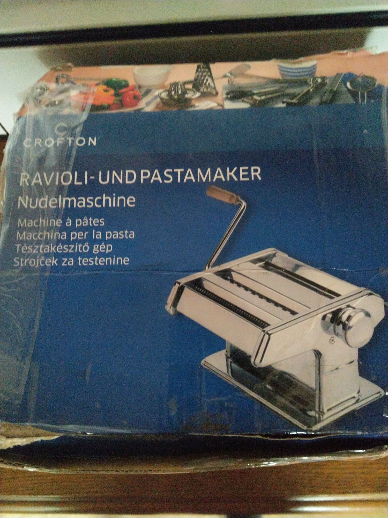 Mașină de făcut paste