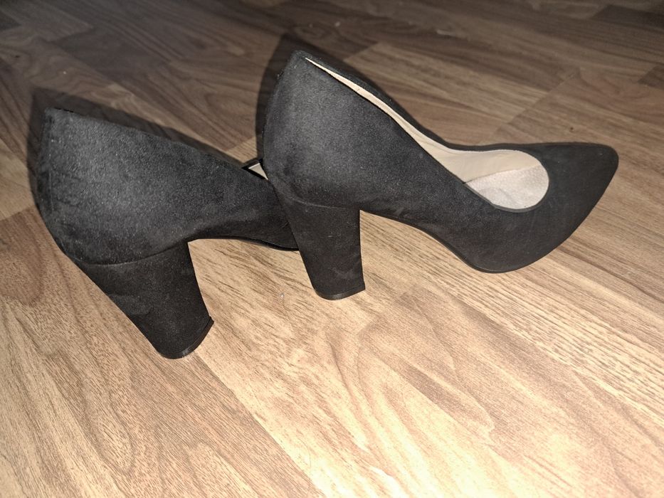 Pantofi cu toc inalt