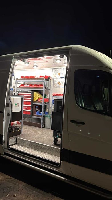 Vand Mercedes Sprinter atelier mobil service mobil pret cu TVA