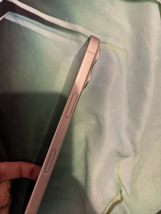 Iphone 16.          M.