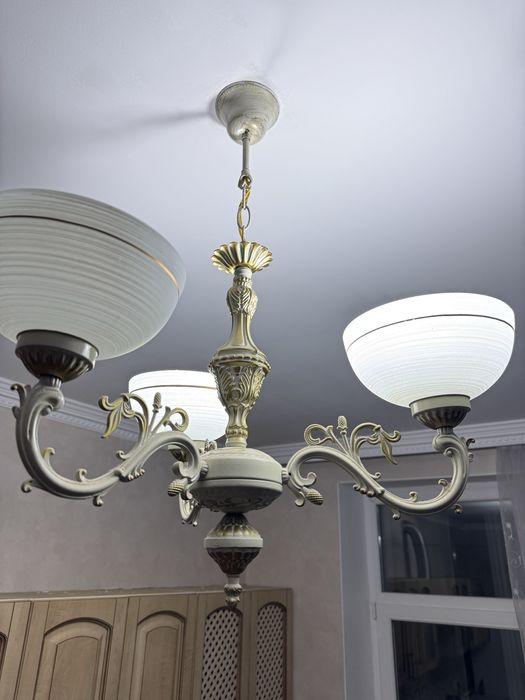 Продам люстры 2шт.