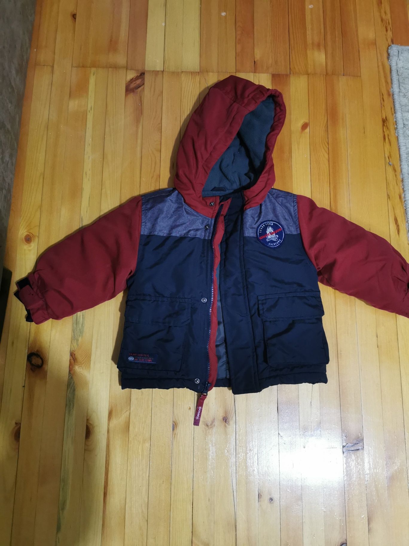 Продам куртку на 2-3 годика