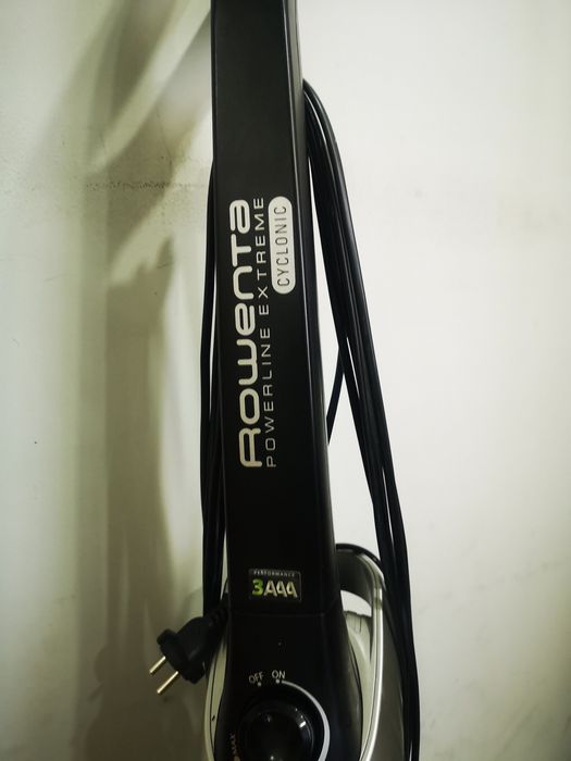 Vând aspirator vertical Rowenta Powerline Extreme Cyclonic