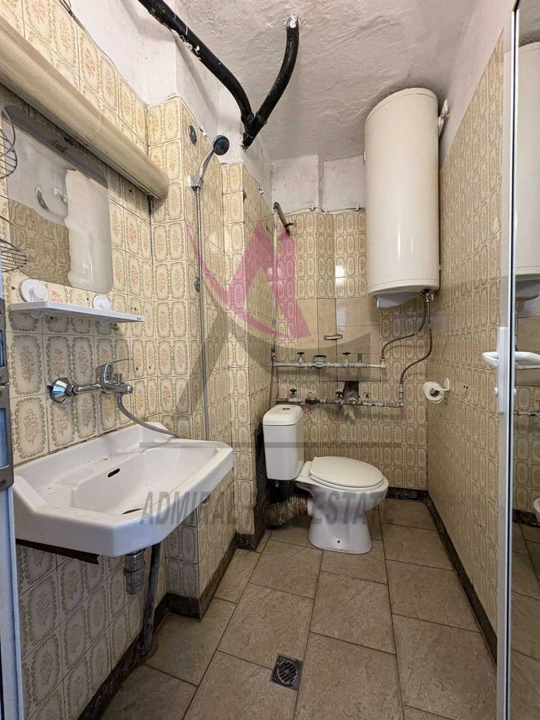 Дава се под наем Двустаен апартамент в Варна, Левски - 48 кв.м за 300 € - Снимка #2