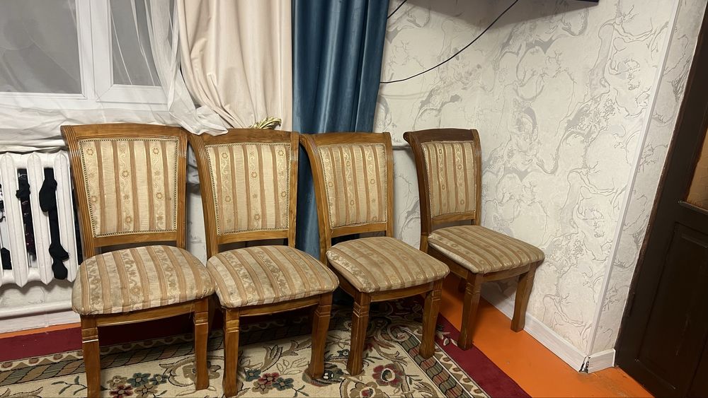 стулья хороший качства по 3000