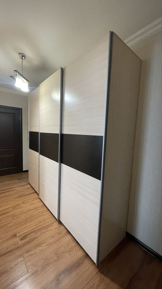 Продам шкаф для прихожей