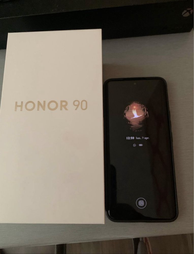 Honor 90, folosit foarte putin, mai are garantie 1 an