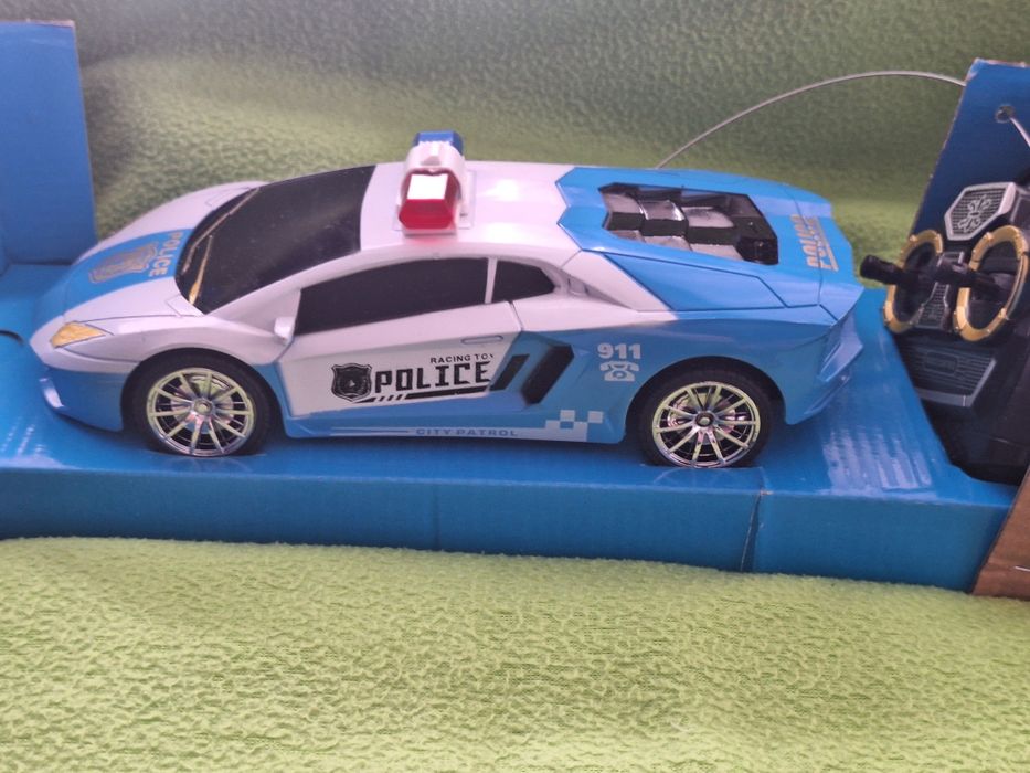 Полицейска кола- радиоуправляема  със светлинни ефекти