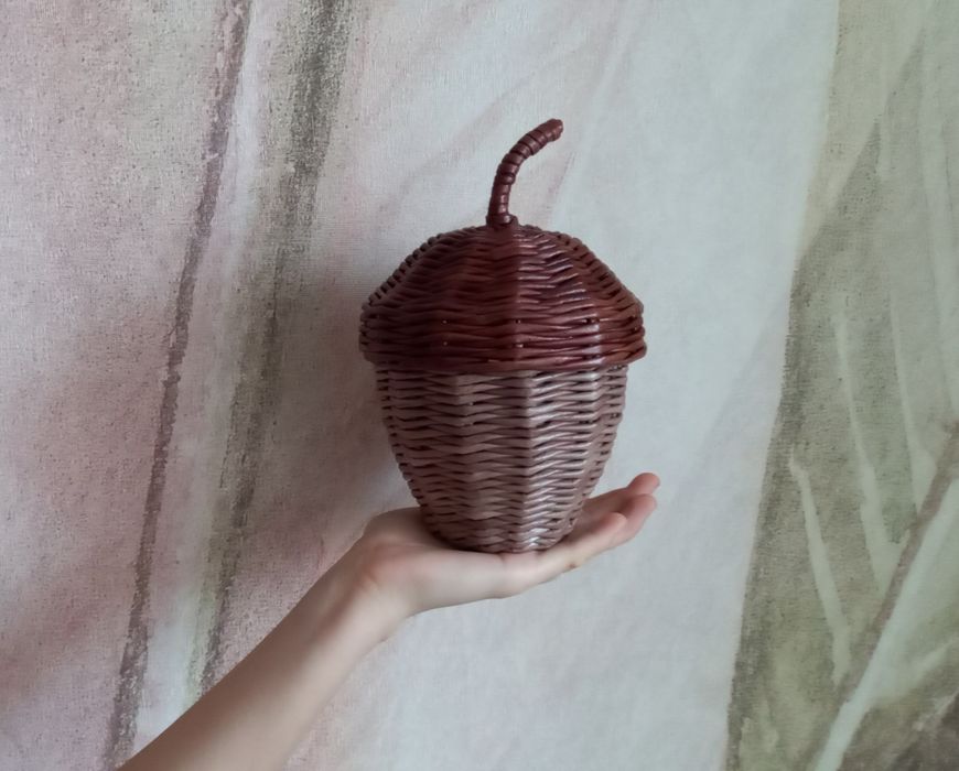 Шкатулка плетёная "Жёлудь"