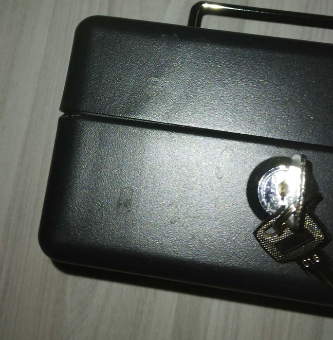 Метална малка каса