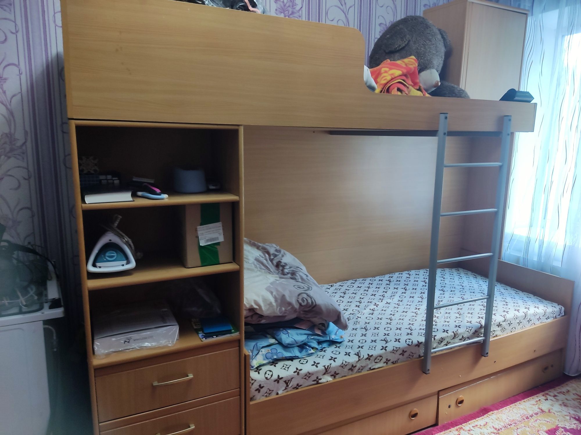 Продам двухъярусную кровать.
