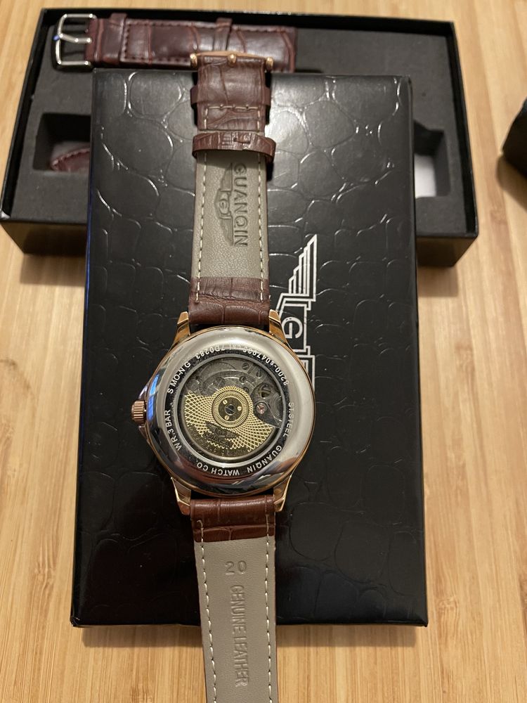 Чисно нов часовник Guanqin
