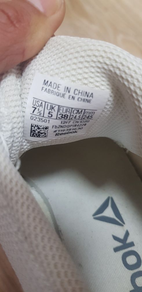Бели маратонки Reebok номер 38