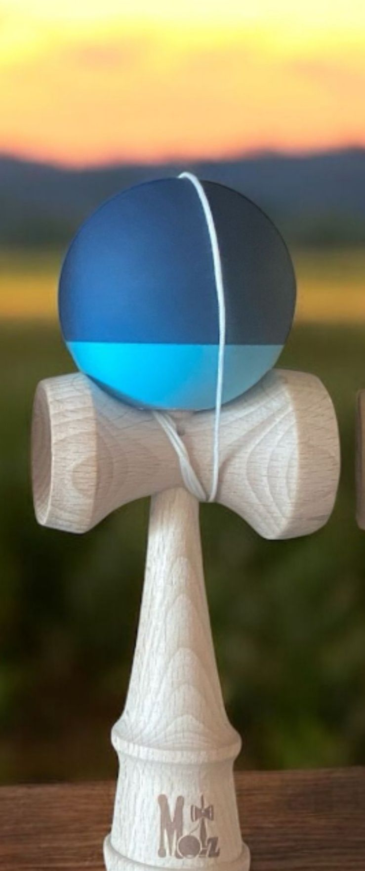 Vând kendama Motz cu grip