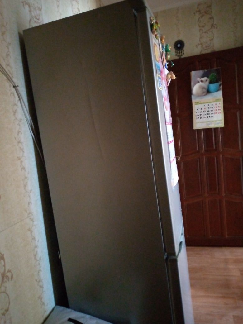 Продам холодильник