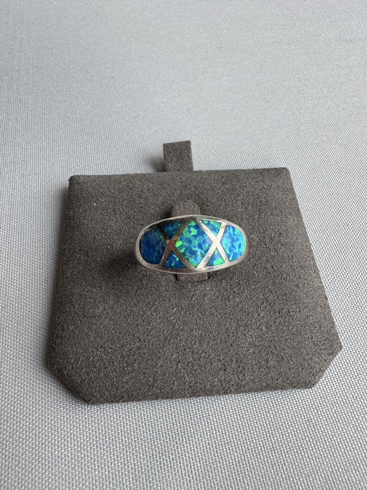 Inel din argint si opal