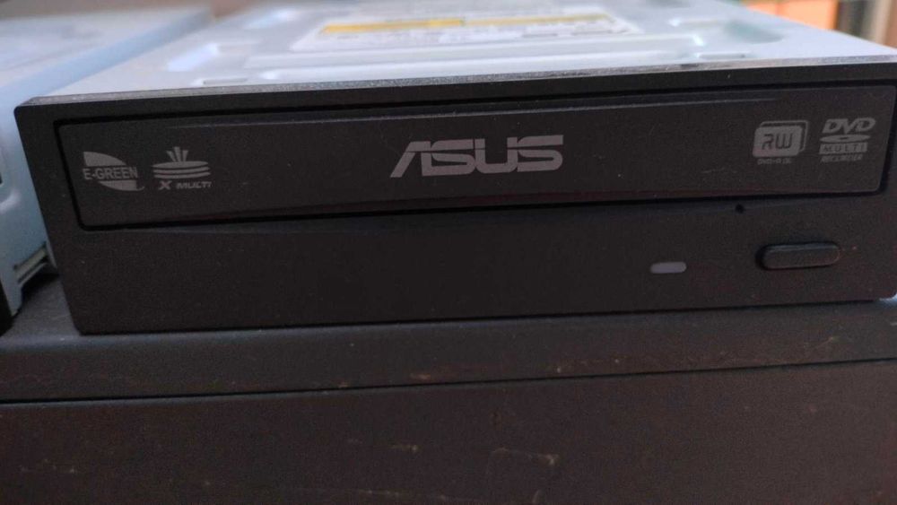 Вътрешно оптично устройство CD/DVD-R RW ASUS