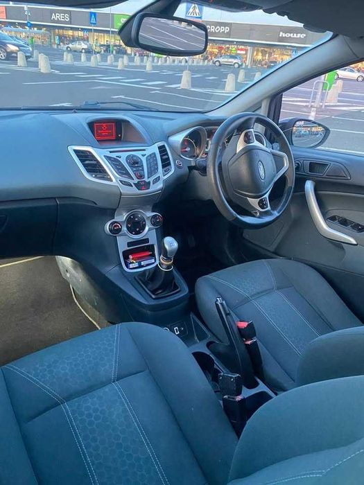 Dezmembram Ford Fiesta an 2010 motor 1.6 benzina in 5 viteze