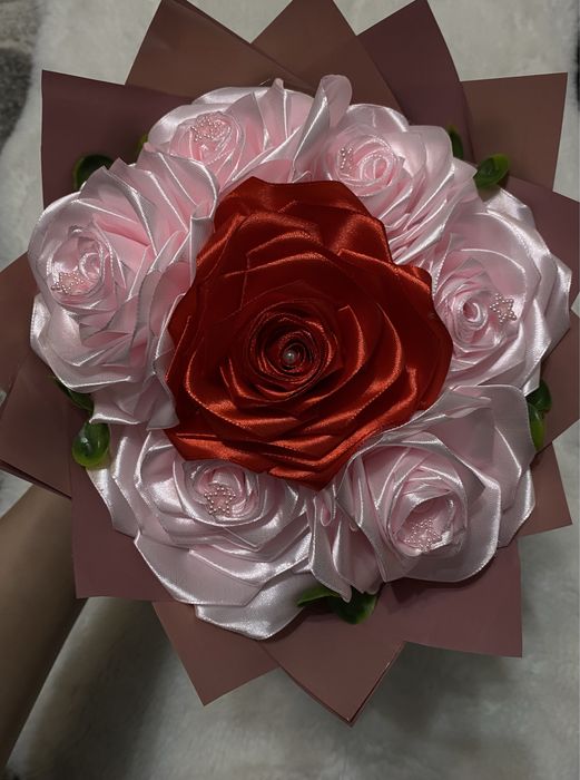 Trandafiri de satin, flori