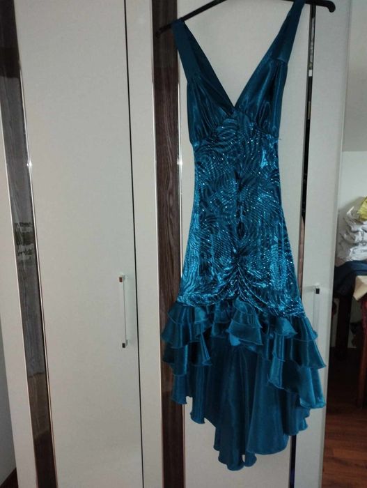 Vând rochii și pantofi pt ocazii speciale