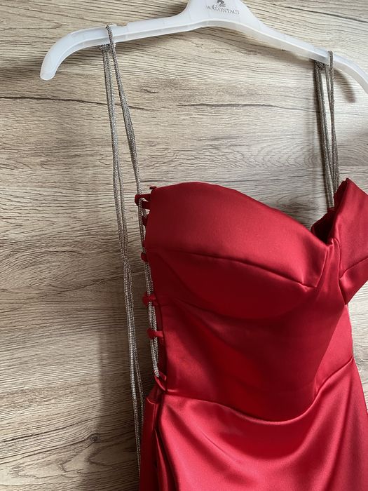 Офицялна рокля М размер