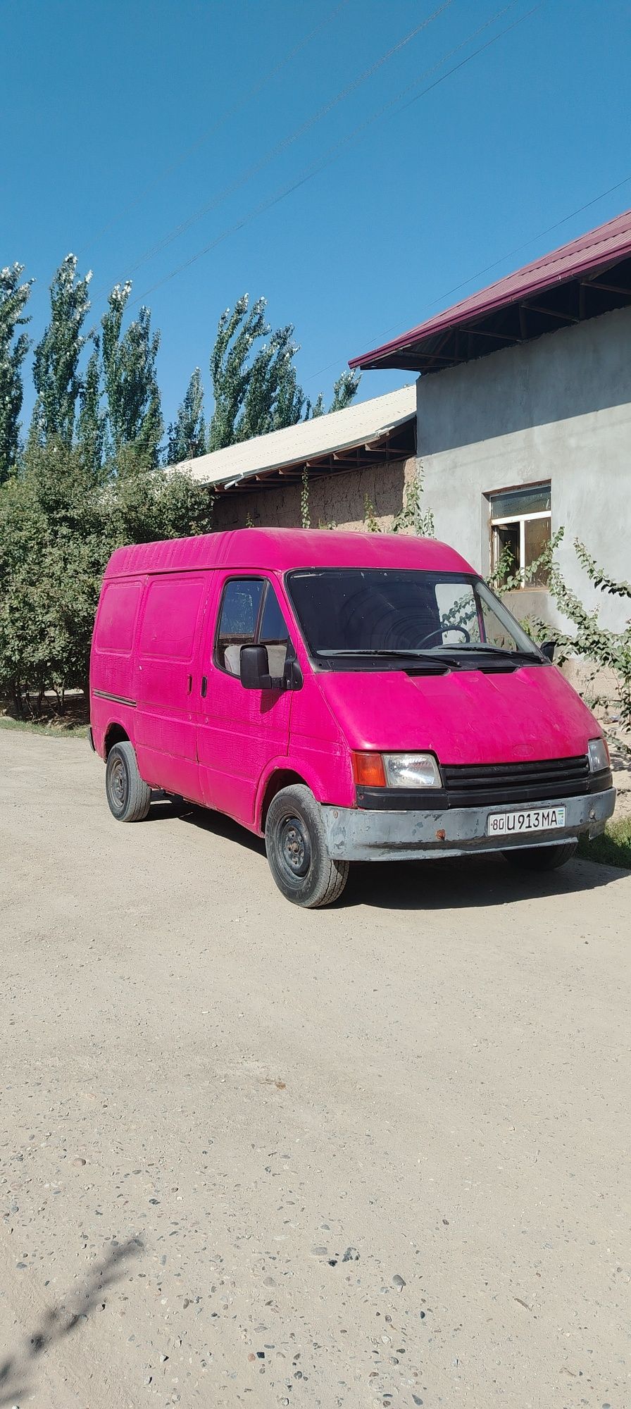 Ford sotiladi yili 1988 narxi 30 mln kami bor