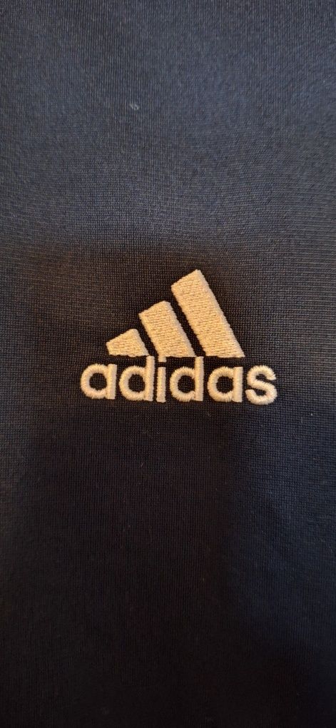 Vând treinic Adidas