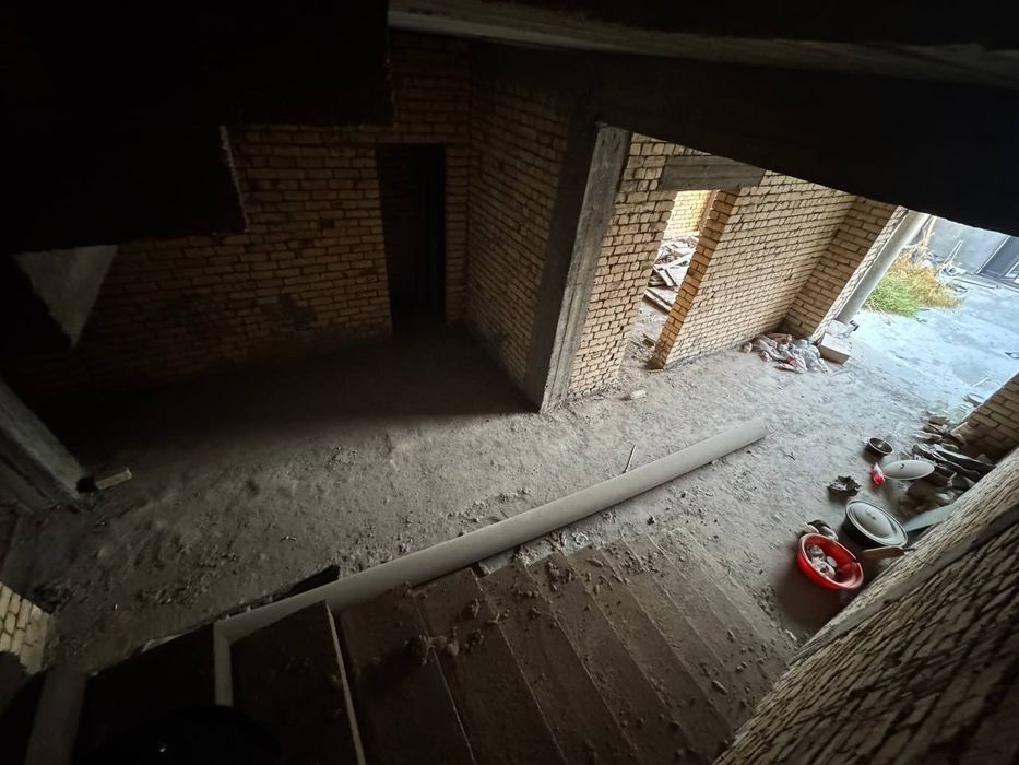 ПРОДАЁТСЯ КОТТЕДЖ — есть потенциал для создания уютного дома.