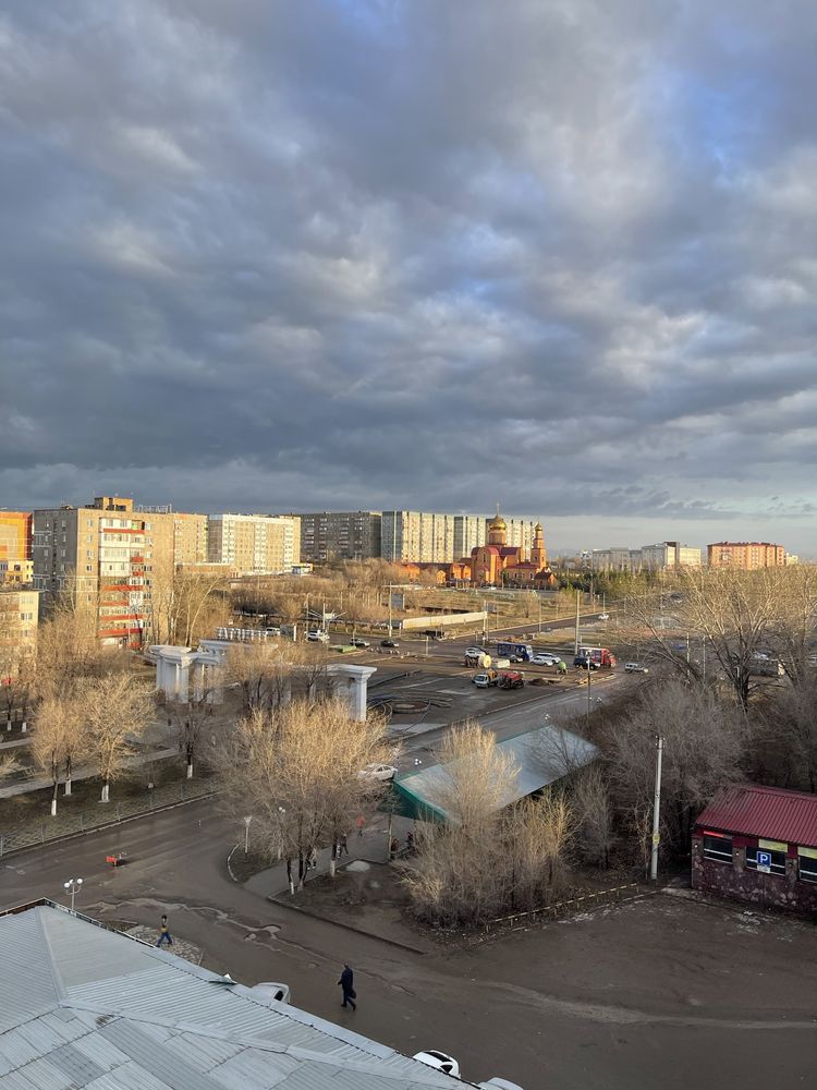 Продаём 3 комнатную квартиру на 6 микрорайоне