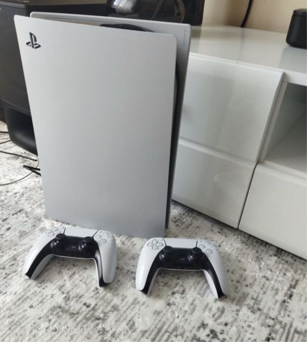 Sony PlayStation 5 + 2 джойстика