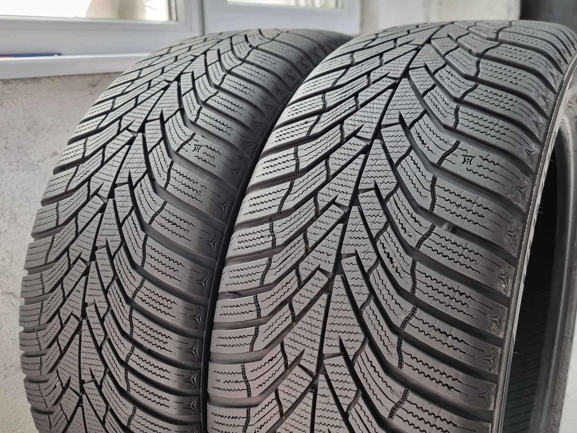 "Dot 22" 235/45/18 Kumho 2Броя: 250лв 7.5мм