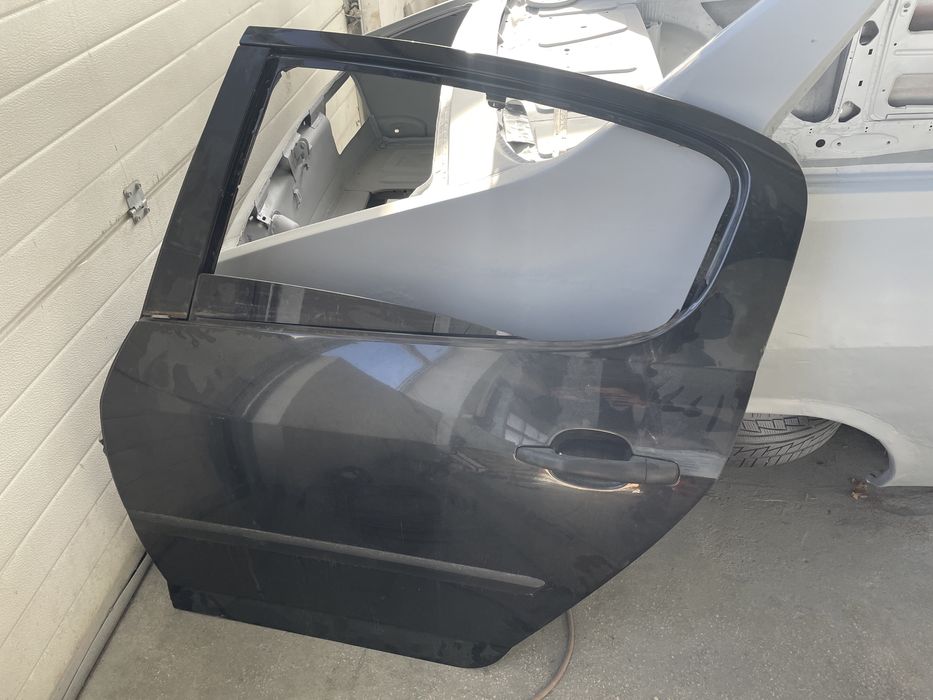 Usa spate stanga peugeot 407 berlina