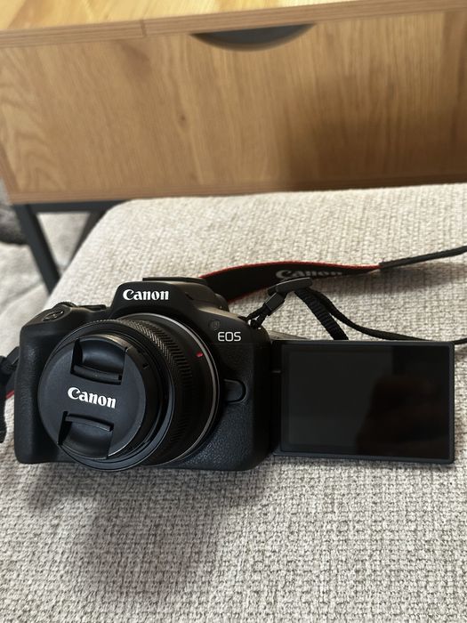 CANON EOS R50 kit(obiectiv 18-45mm IS STM)-stare impecabila,garantie