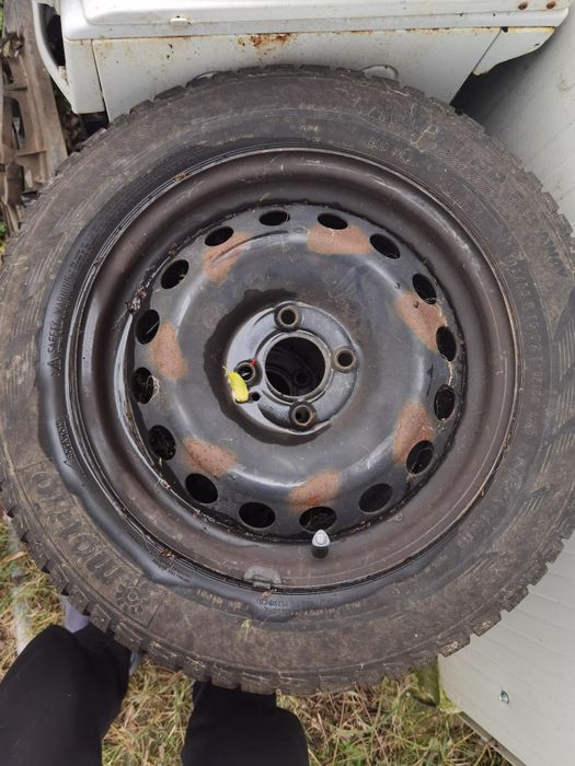 Set 4 jante tabla 4x100 r15 dacia Renault cu anvelope de iarna