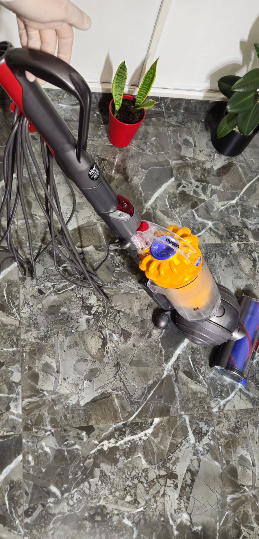Aspirator vertical Dyson UP22 Light Ball + accesorii originale