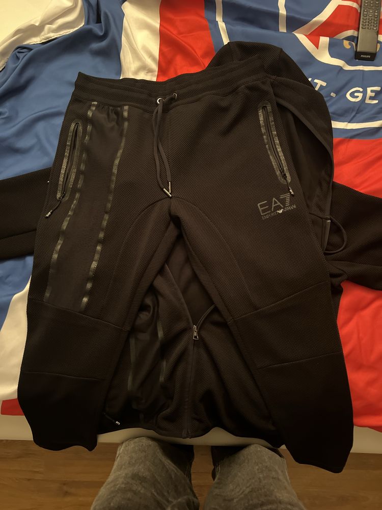 Анцуг на Emporio Armani  огиринален