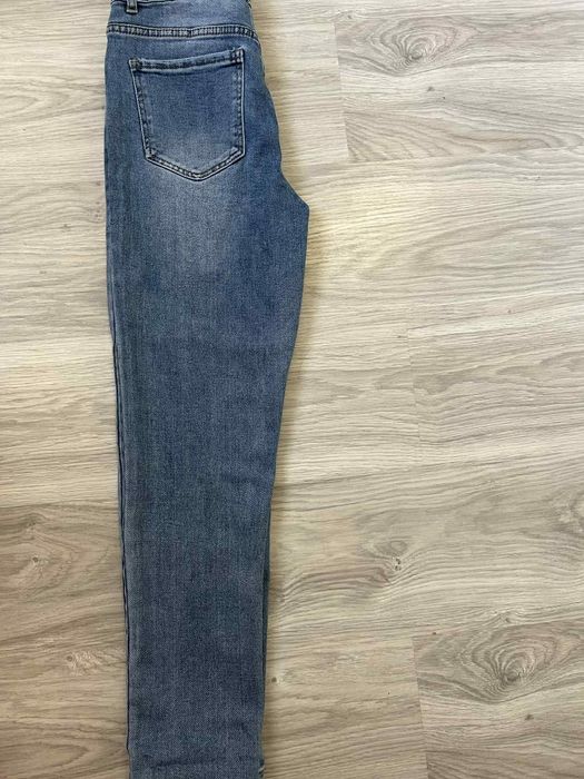 Чисто нови дамски дънки S/M – различни модели с камъни и ефекти