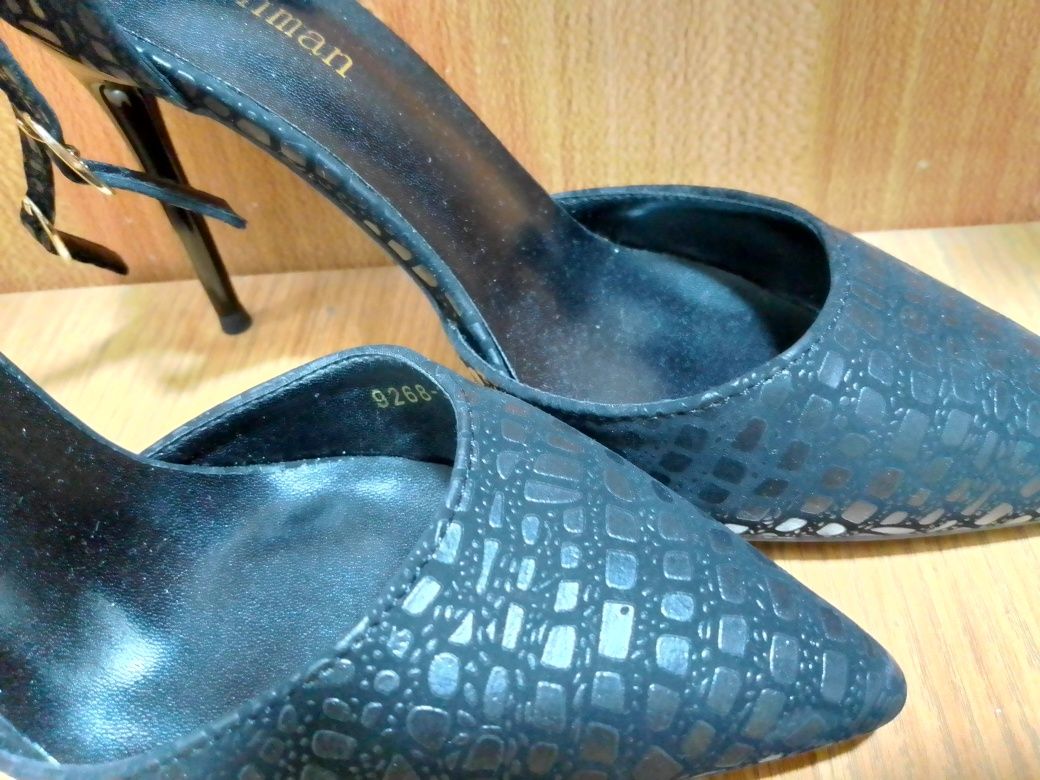 Элегантные женские туфли