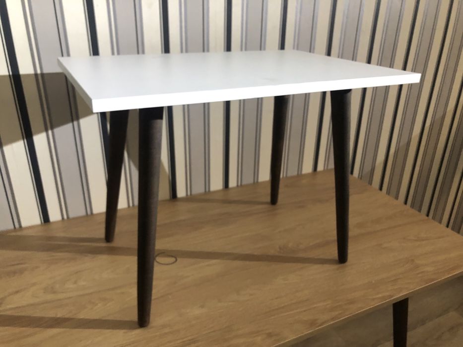 Стол 1,2м х 60см высота 75см белый с деревянными ножками