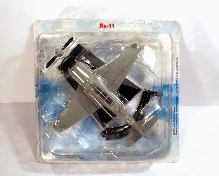 Купите игрушечный самолет модель: Як-11 и не только