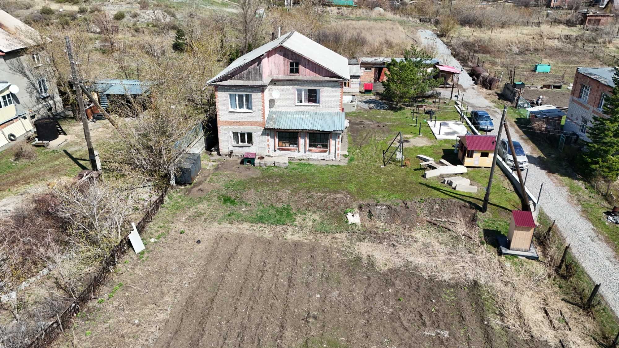 Дом кирпичн 5-комн, 3х-этажн на Аблакетке