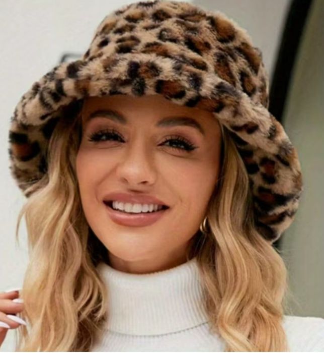 Красива и топла зимна шапка универсален размер