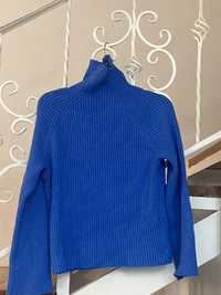 Синий модный свитер и другие шерстяные свитера