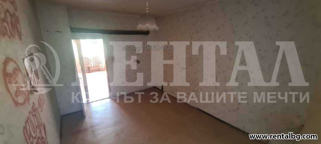 Двустаен апартамент 65 кв.м Панел 3 етаж Непоследен