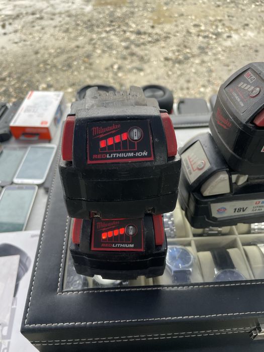 Baterii milwaukee si incarcator 6 porturi