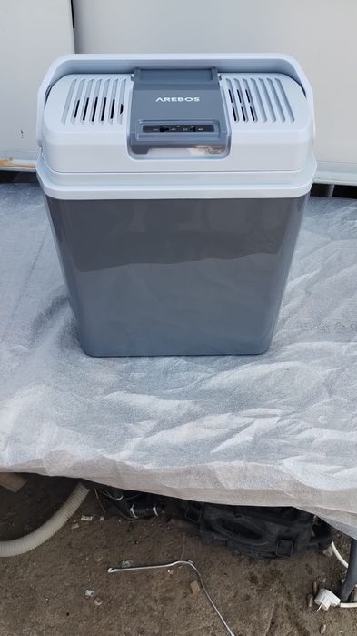 Lada frigorifica merge la 12 volti si la 220 volti baga si rece si cal