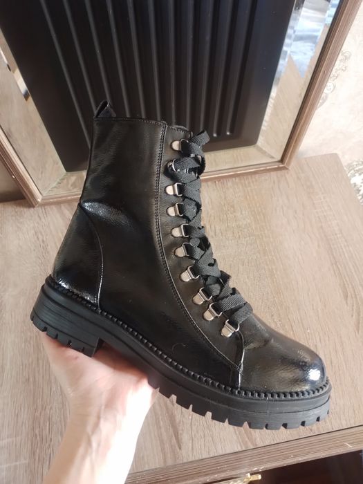 Женские сапоги лакированный