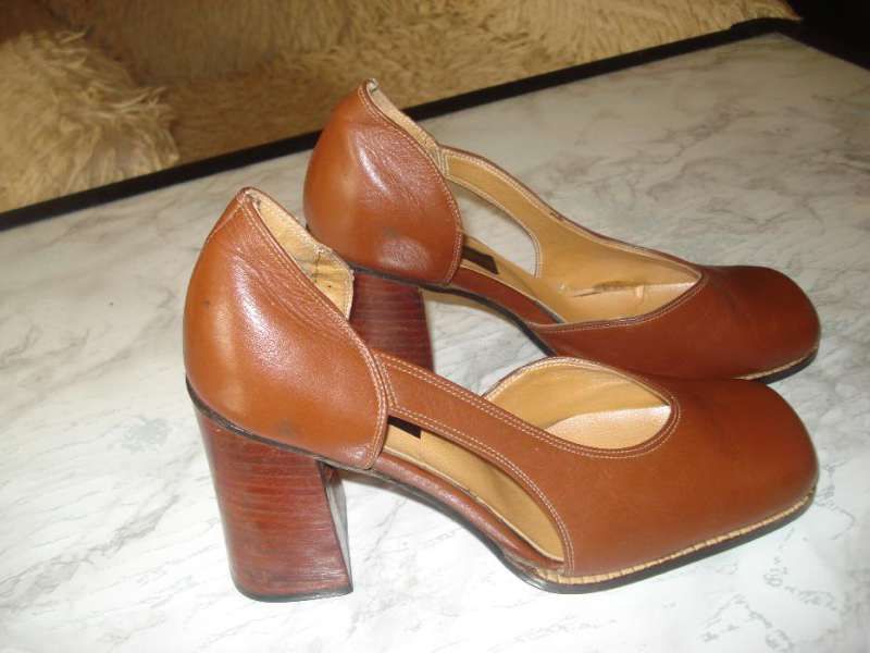 Продавам дамски обувки 5лв.български Дияна номер 40