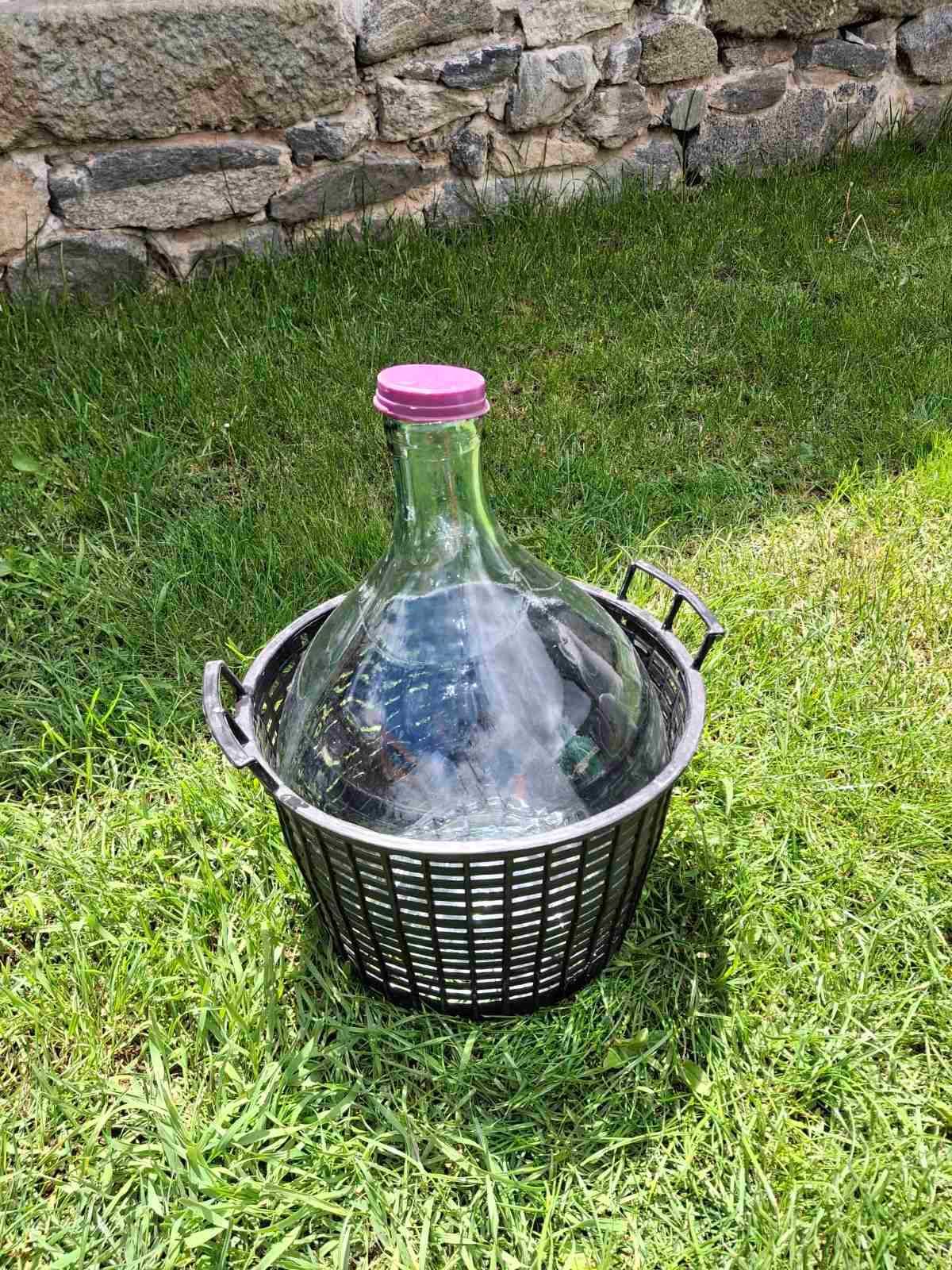 Стъклени дамаджани
